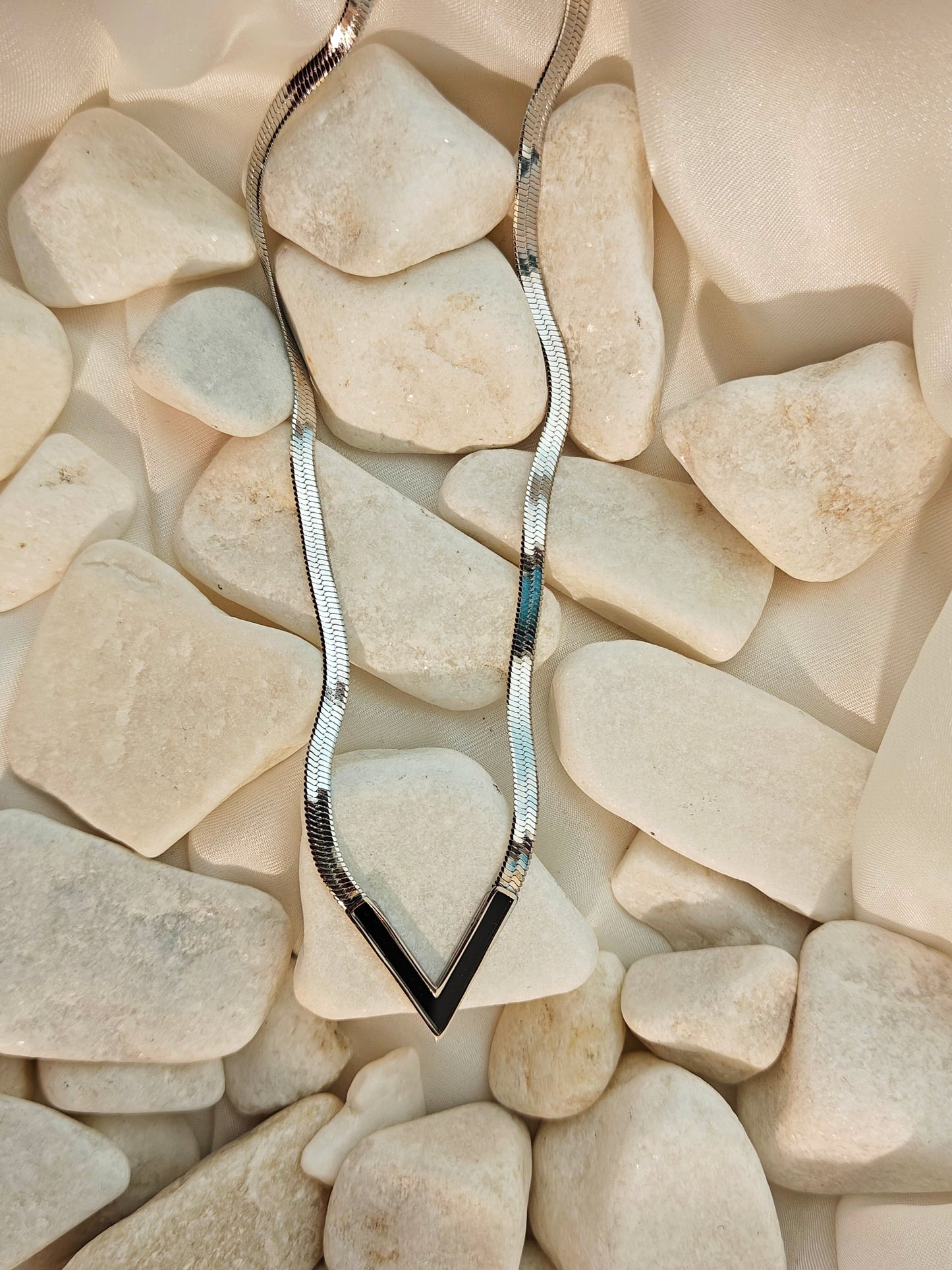 SLEEK SILVER V-SHAPED NECKLACE