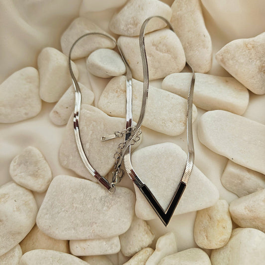 SLEEK SILVER V-SHAPED NECKLACE